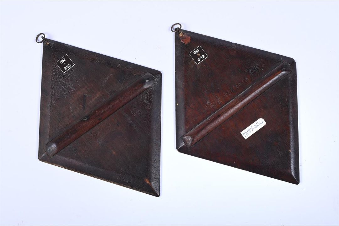 A PAIR OF ARMORIAL BEARINGS, LATE 19TH CENTURY - Image 3 of 3
