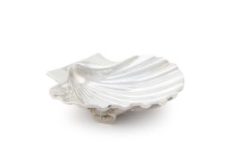 A SILVER SHELL SHAPED BUTTER DISH, SPINK & SON, LONDON 1965