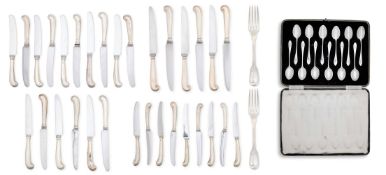 A COLLECTION OF SILVER FLATWARE