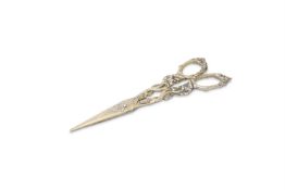 A PAIR OF FRENCH SILVER GILT GRAPE SCISSORS