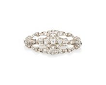 A MID 20TH CENTURY DIAMOND BROOCH