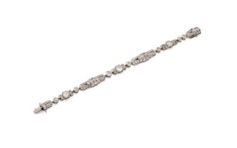 AN ART DECO DIAMOND BRACELET