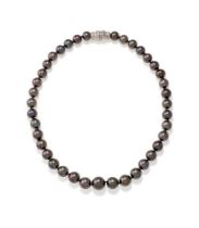 A TAHITIAN CULTURED PEARL NECKLACE