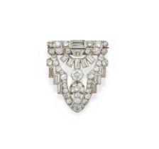 AN ART DECO DIAMOND BROOCH