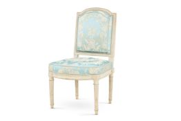‡ A ROYAL LOUIS XVI WHITE-PAINTED AND UPHOLSTERED CHAISE A LA REINE, CIRCA 1785