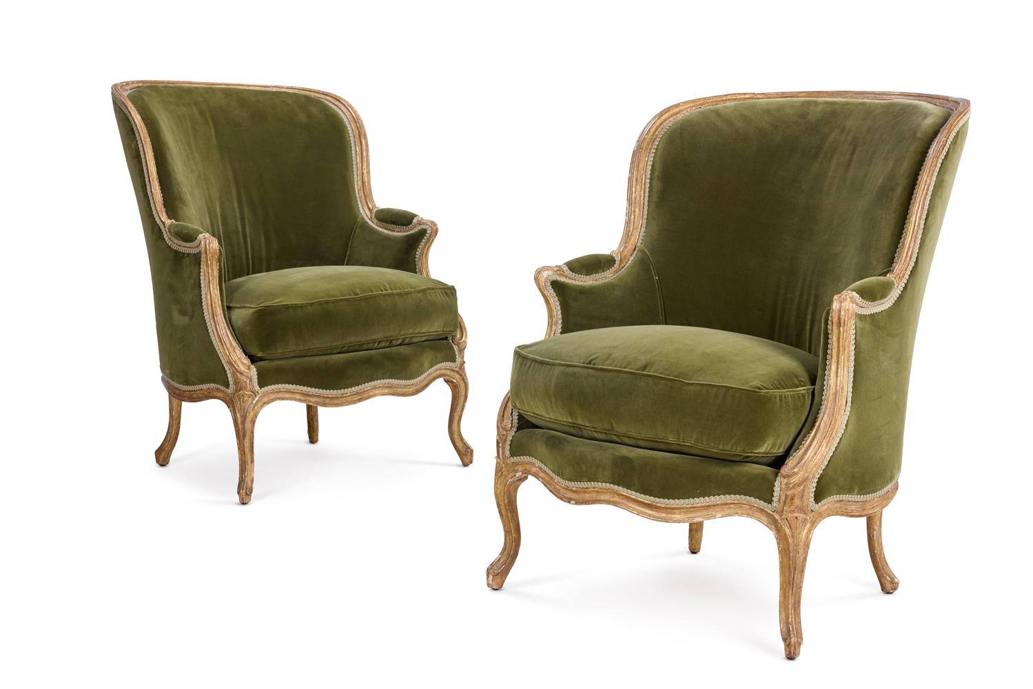 ‡ A PAIR OF LOUIS XV GILTWOOD BERGÈRES EN GONDOLE, BY JEAN-JACQUES POTHIER
