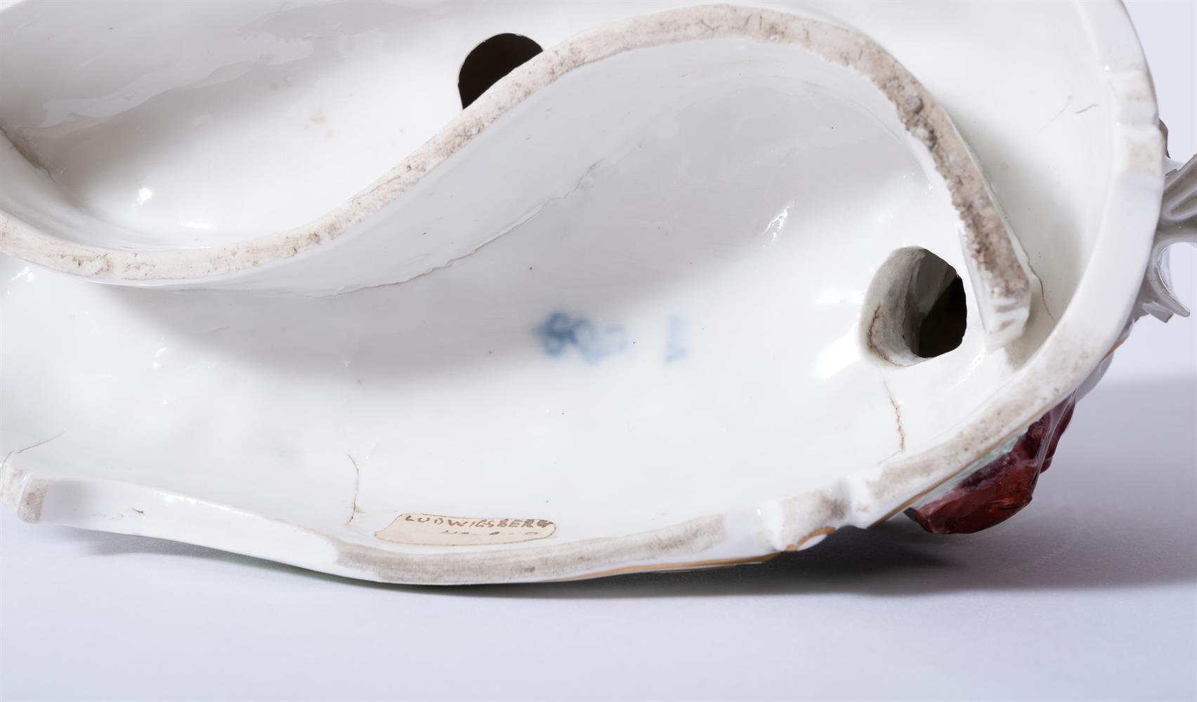 A FRANKENTHAL PORCELAIN GROUP OF A GALLANT AND COMPANION IN AN EMBRACE, CIRCA 1770 - Image 3 of 3