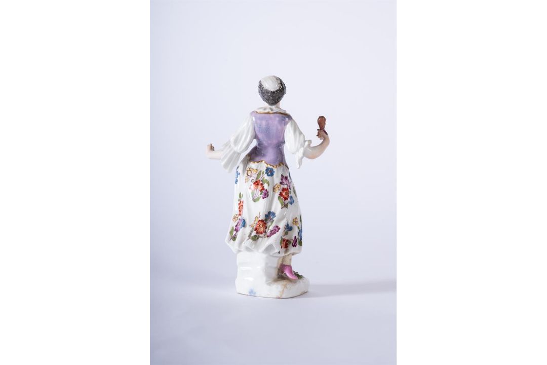 A MEISSEN FIGURE OF COLUMBINE FROM THE COMMEDIA DELL'ARTE, MID 18TH CENTURY - Image 2 of 3