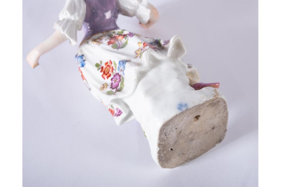 A MEISSEN FIGURE OF COLUMBINE FROM THE COMMEDIA DELL'ARTE, MID 18TH CENTURY - Image 3 of 3