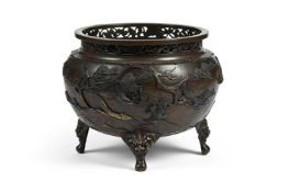 A Japanese cast bronze Jardinière