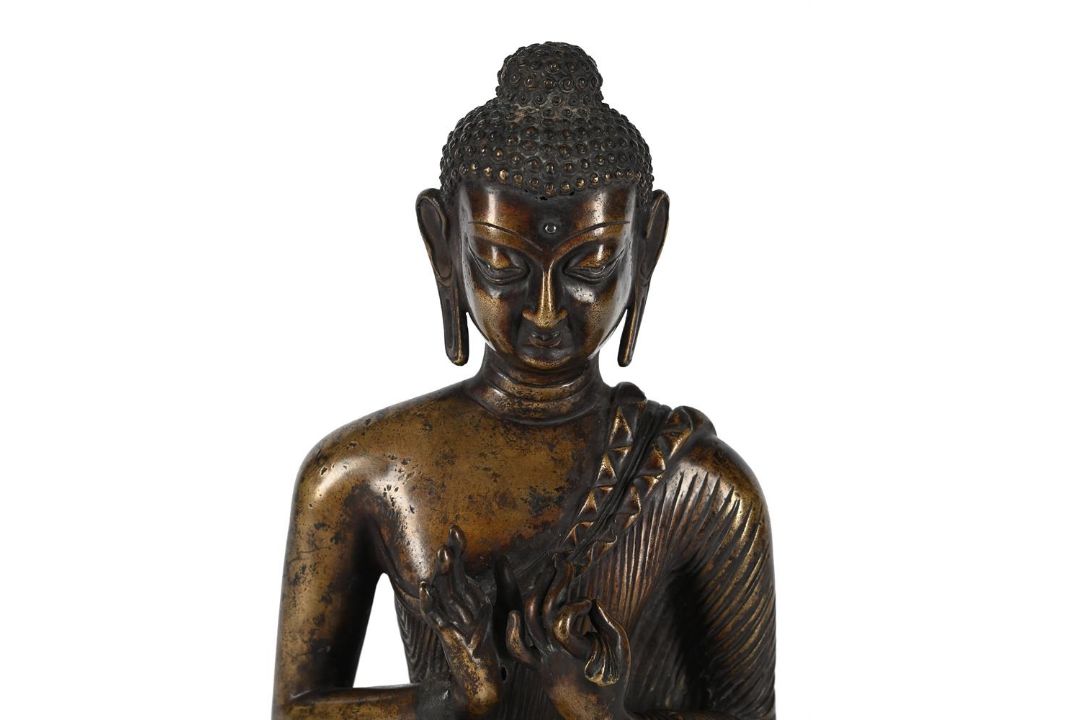 A seated bronze figure of Buddha - Image 5 of 6
