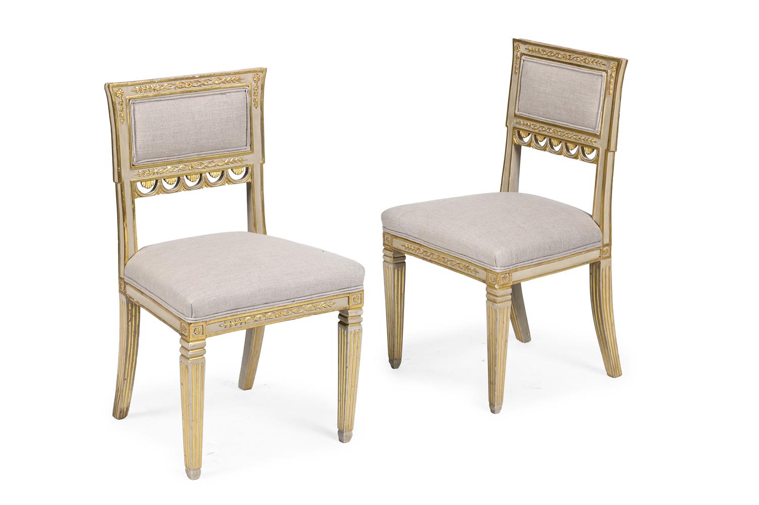 A GREY PAINTED AND PARCEL GILT SETTEE, IN EARLY 19TH CENTURY STYLE, 20TH CENTURY - Image 3 of 3
