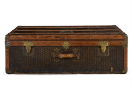 A LEATHER BOUND TRAVELLING TRUNK BY MOYNAT, PARIS, EARLY 20TH CENTURY