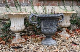A LEAD TWIN HANDLED URN IN GEORGE III STYLE, EARLY 20TH CENTURY
