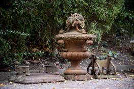 A VICTORIAN CAST IRON URN, LATE 19TH CENTURY