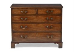 A GEORGE III MAHOGANY CHEST OF DRAWERS, CIRCA 1800