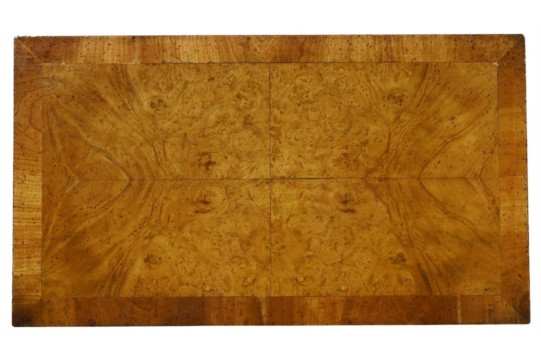 A PAIR OF WALNUT BEDSIDE CHESTS OF DRAWERS, IN GEORGE II STYLE, OF RECENT MANUFACTURE - Image 4 of 4