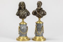 pair of antique bronze Man busts, each on a pillar in marble and gilded bronze Paar antieke