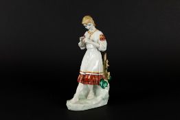 probably Russian figure in marked porcelain Allicht Russische bibelot in gemerkt porselein : "