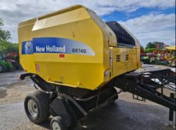 NEW HOLLAND BR740A ROUND BALER