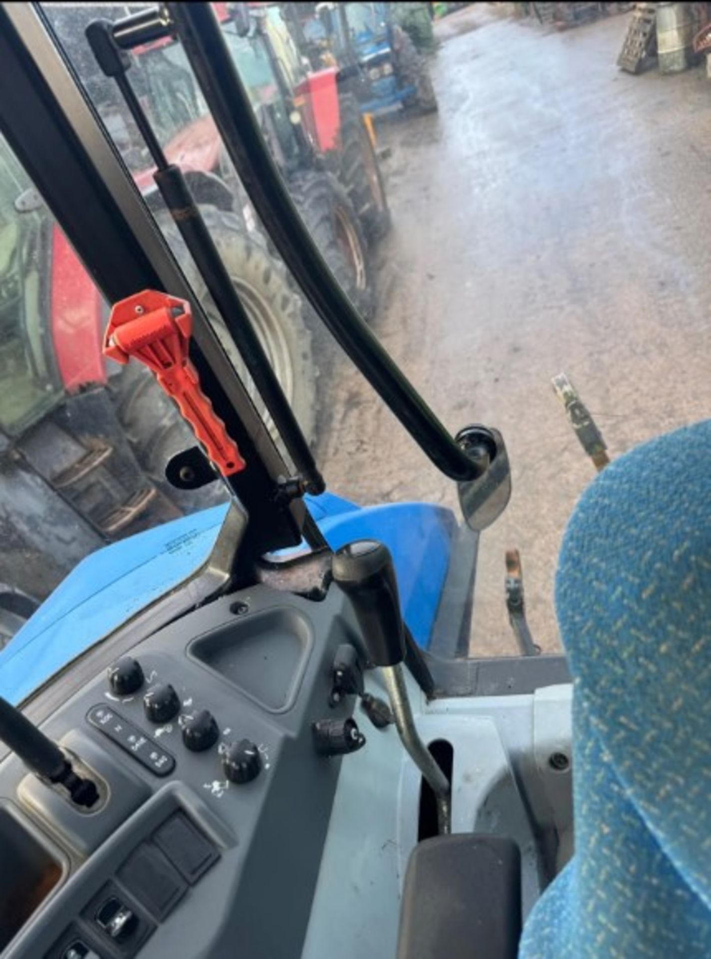 2014 NEW HOLLAND T5.105 TRACTOR WITH 2,590 OPERATING HOURS. - Image 12 of 14