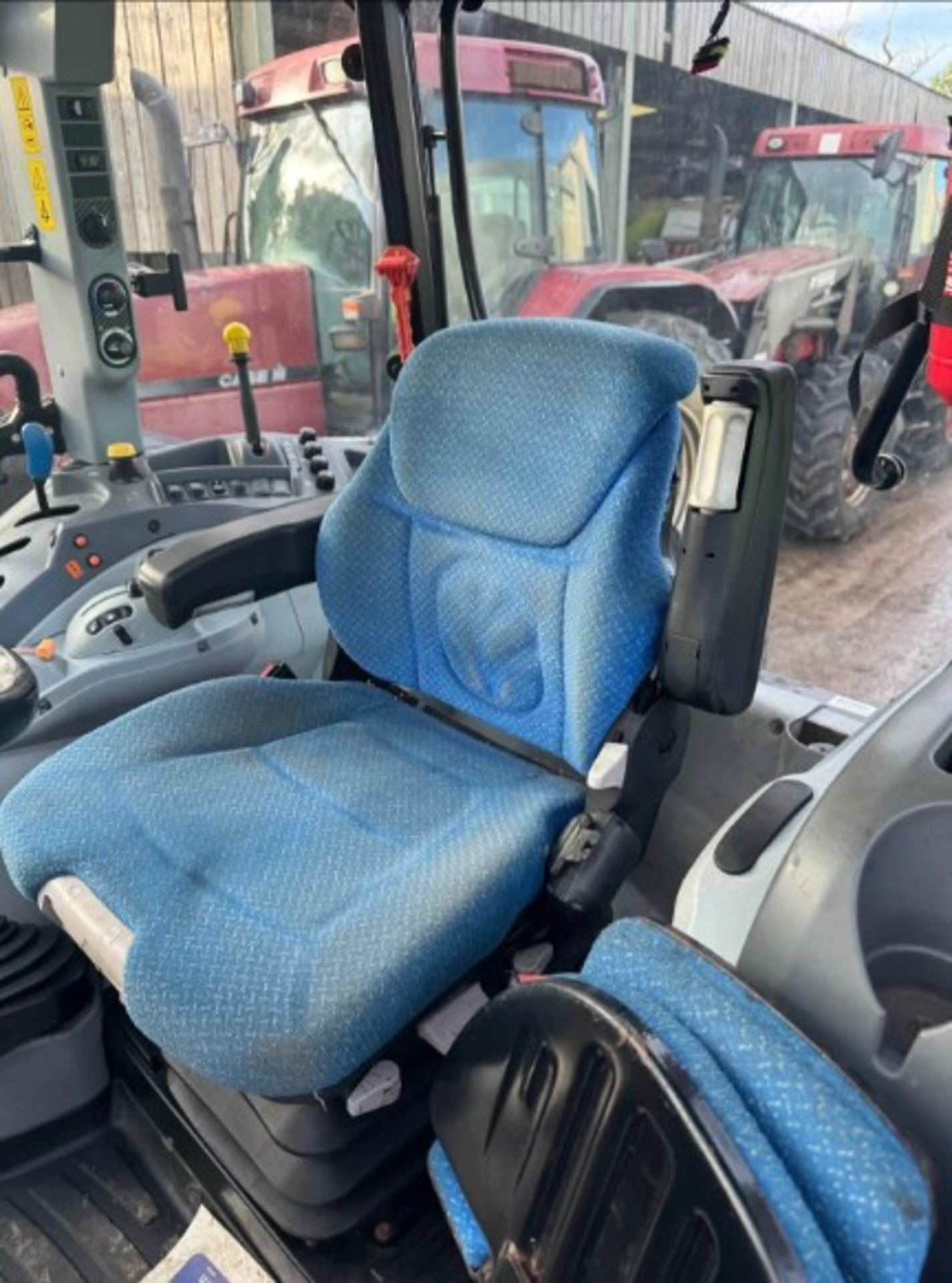 2014 NEW HOLLAND T5.105 TRACTOR WITH 2,590 OPERATING HOURS. - Image 4 of 14