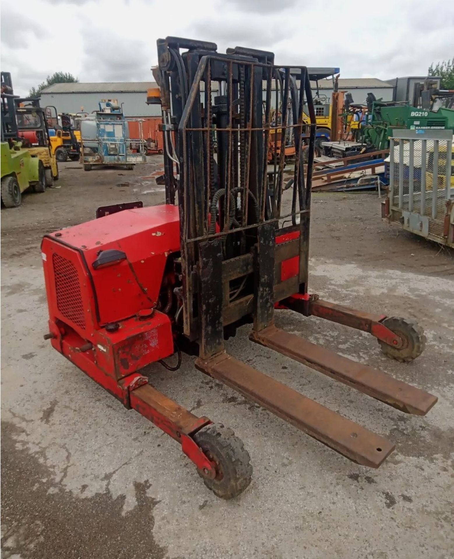 **SPECIAL CLEARANCE** MOFFETT MOUNTY M1501 FORKLIFT - Image 4 of 12