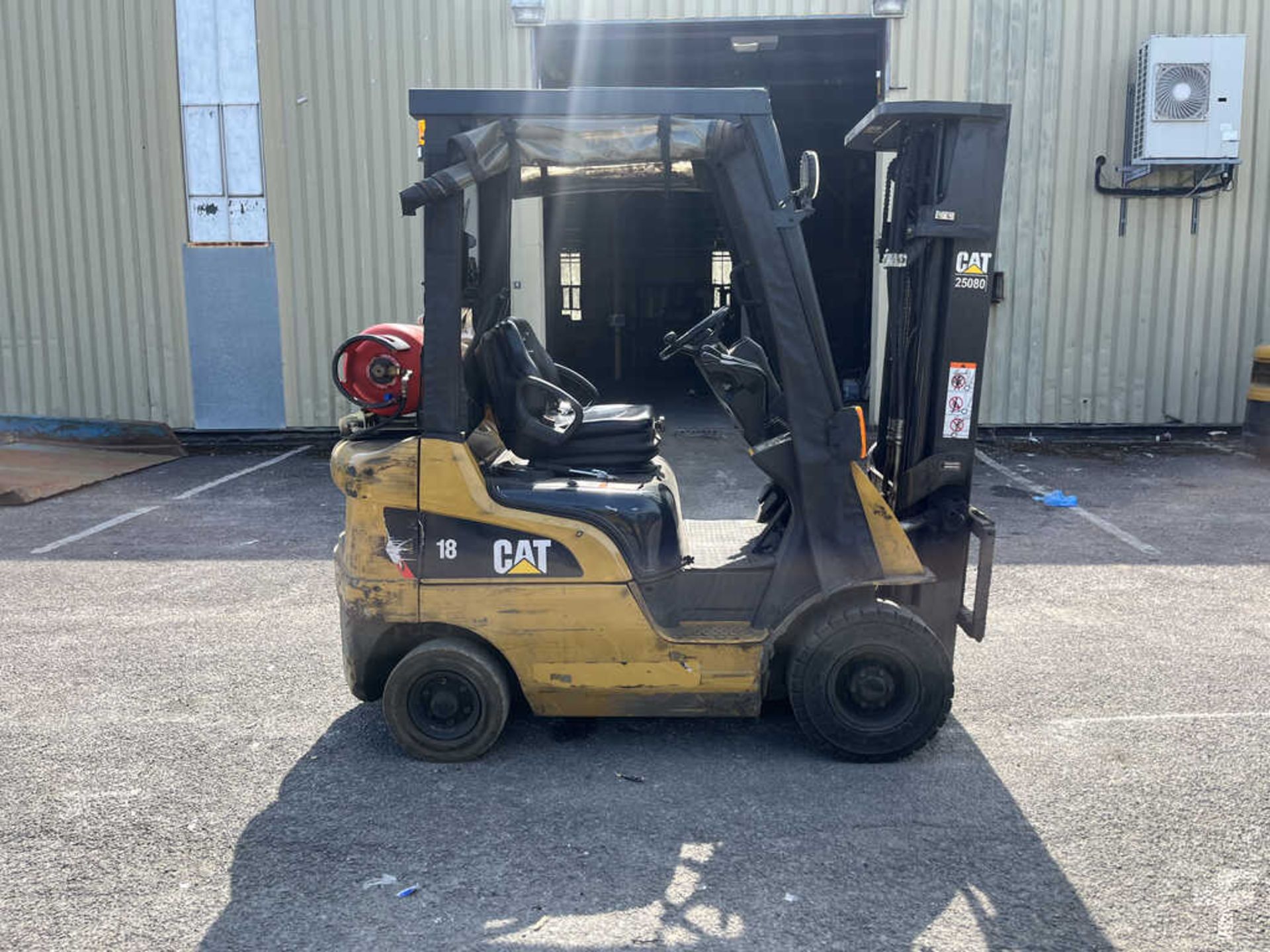 CAT LIFT TRUCKS GP18NT LPG FORKLIFT - 2014 MODEL - Image 6 of 6