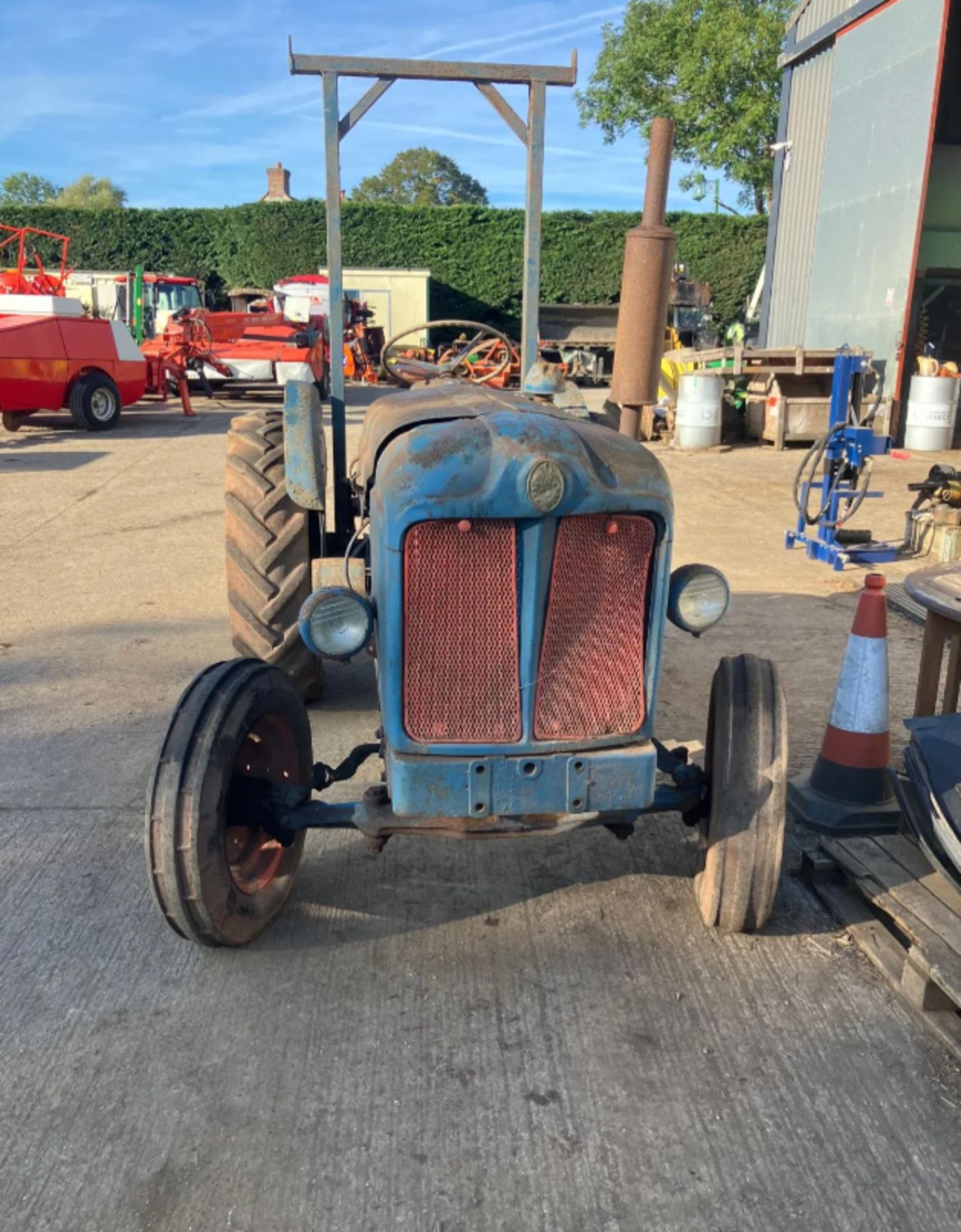 FORDSON MAJOR KFD TRACTOR >>--NO VAT ON HAMMER--<< - Image 4 of 25