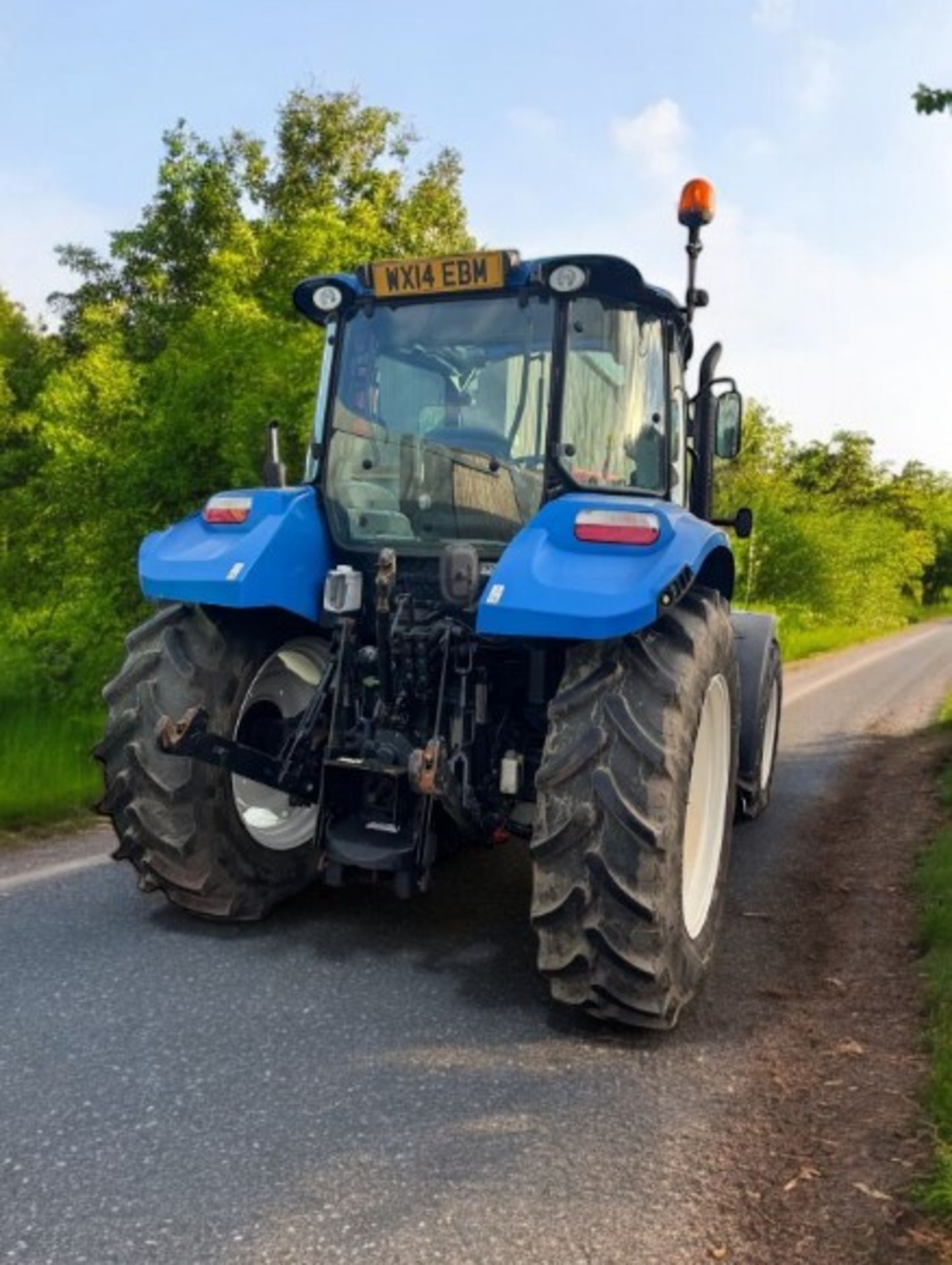 2014 NEW HOLLAND T5.105 TRACTOR WITH 2,590 OPERATING HOURS. - Image 3 of 14