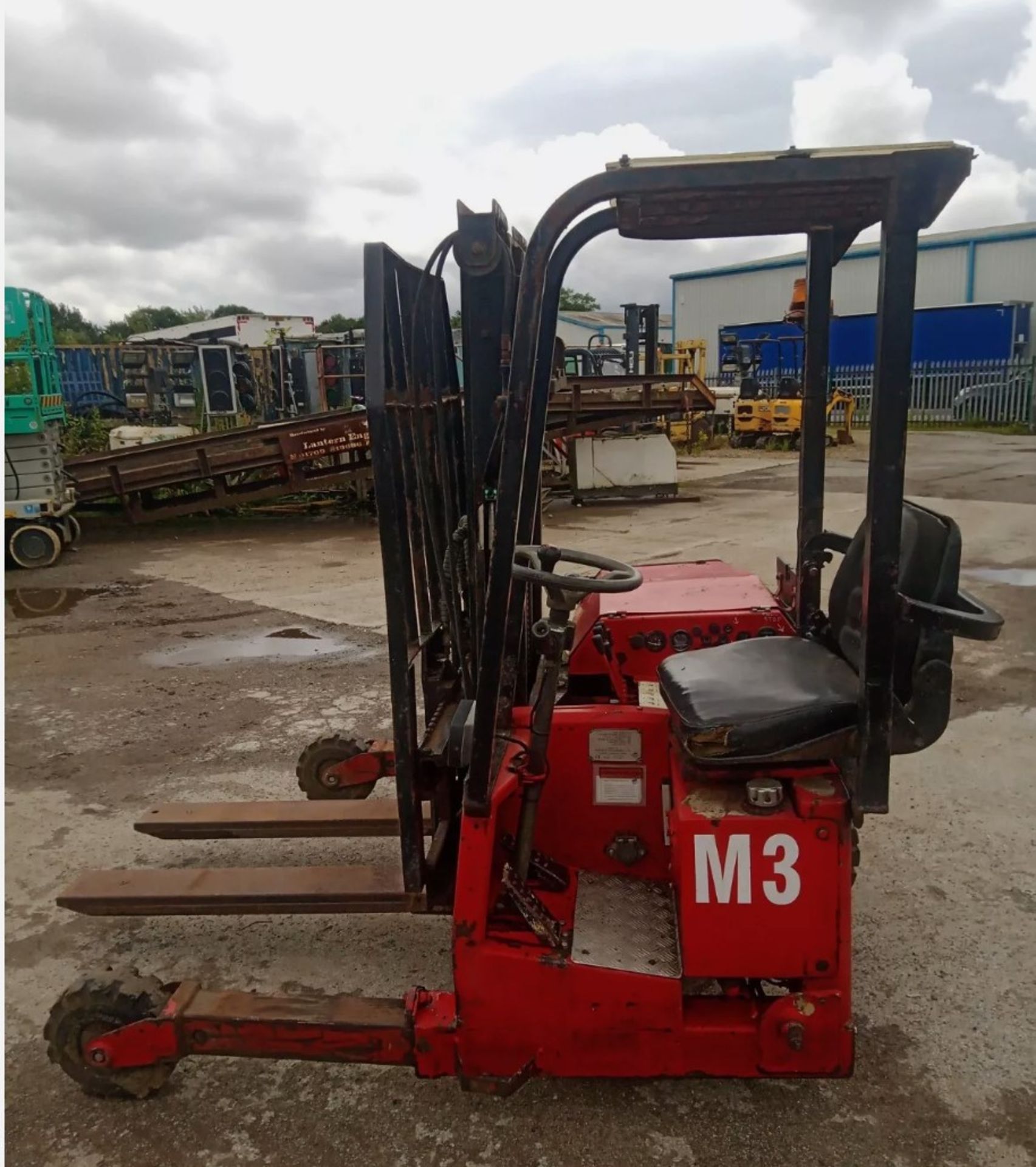 **SPECIAL CLEARANCE** MOFFETT MOUNTY M1501 FORKLIFT - Image 9 of 12