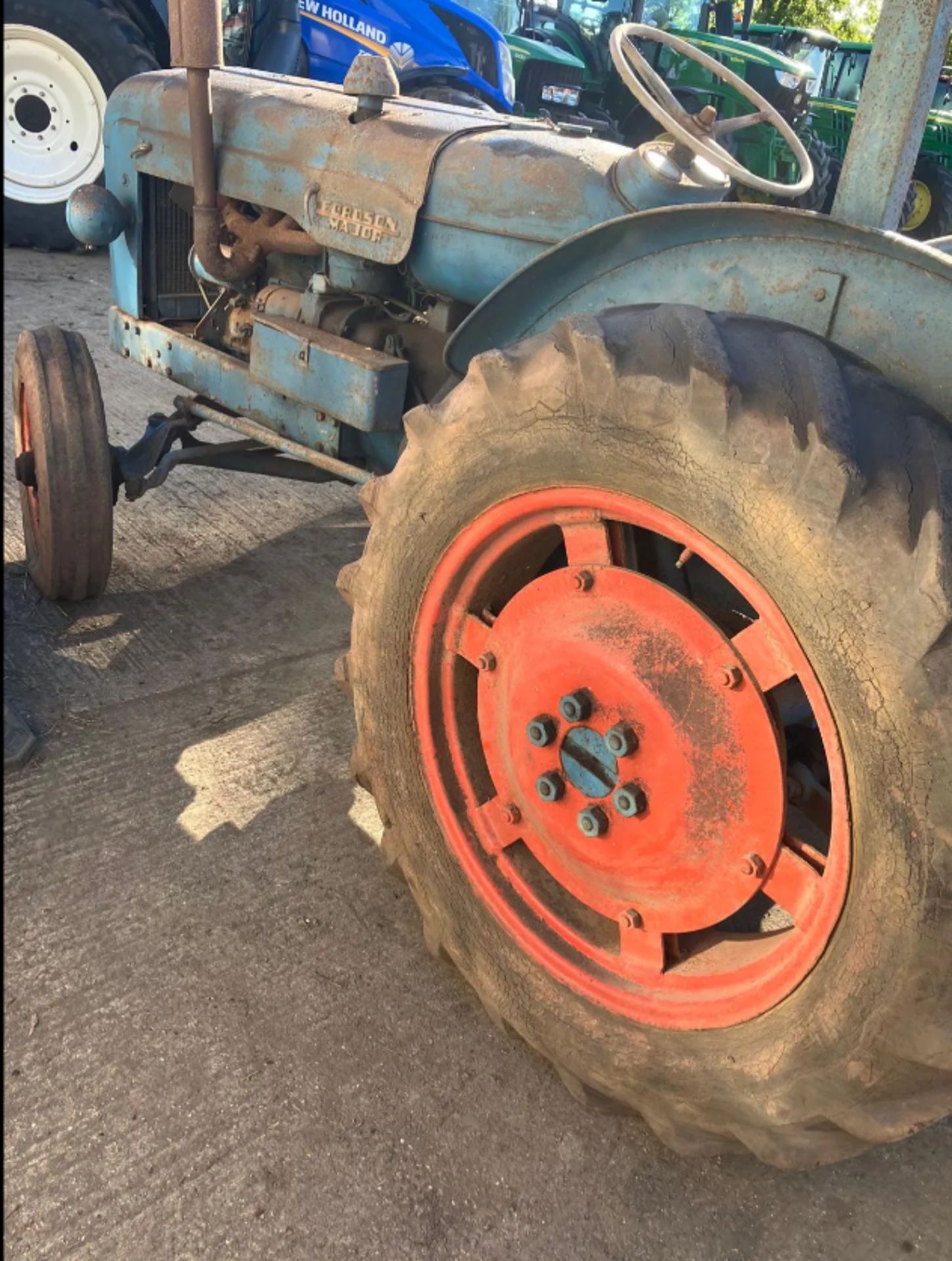 FORDSON MAJOR KFD TRACTOR >>--NO VAT ON HAMMER--<< - Image 10 of 25