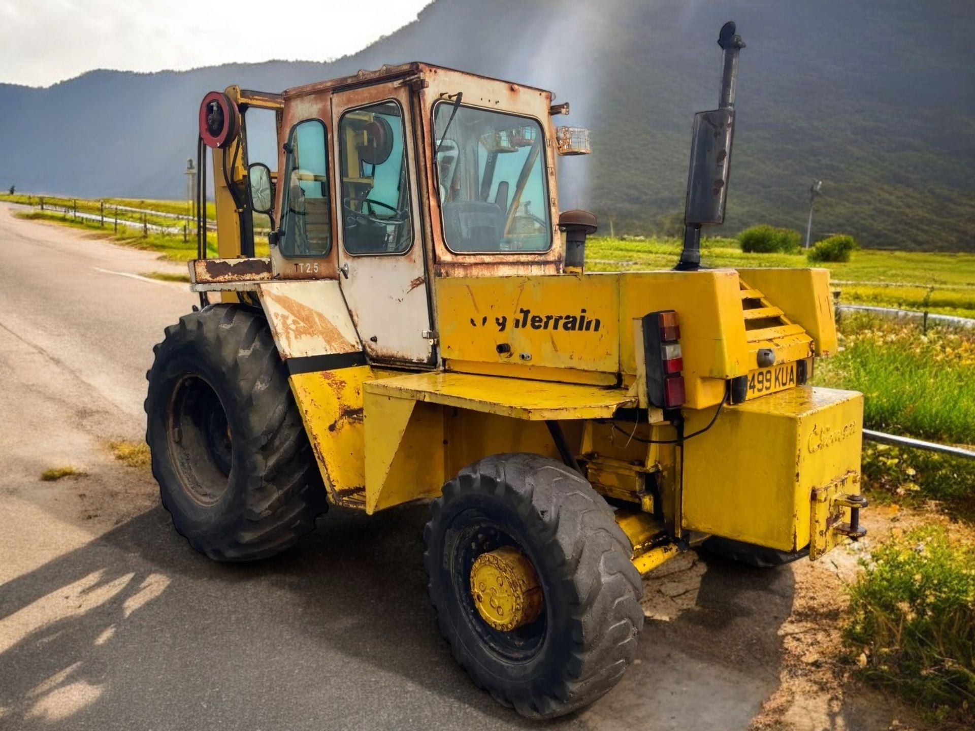 CLIMAX TT2.5 4WD DIESEL FORKLIFT >>--NO VAT ON HAMMER--<< - Image 6 of 12
