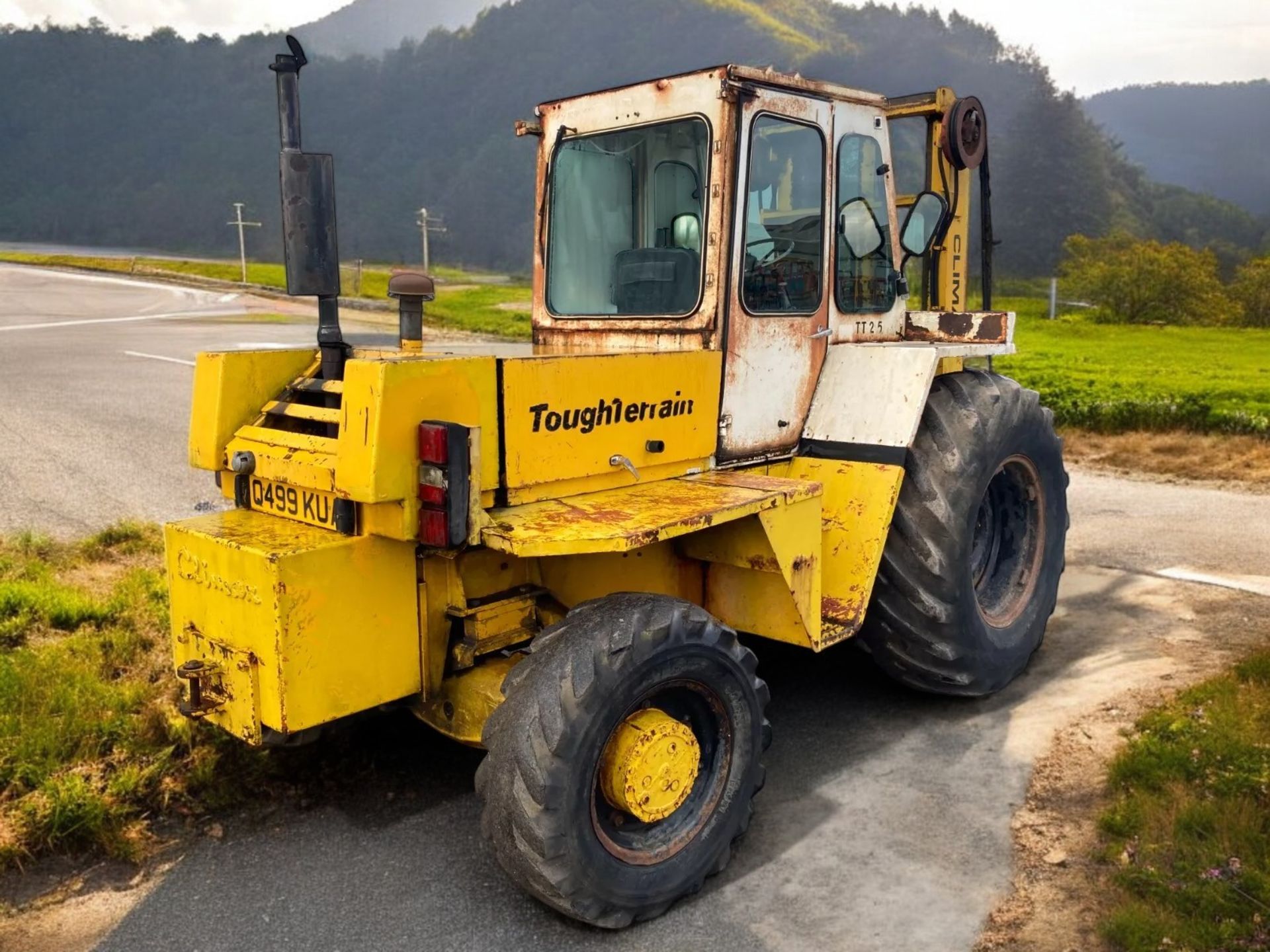 CLIMAX TT2.5 4WD DIESEL FORKLIFT >>--NO VAT ON HAMMER--<< - Image 8 of 12
