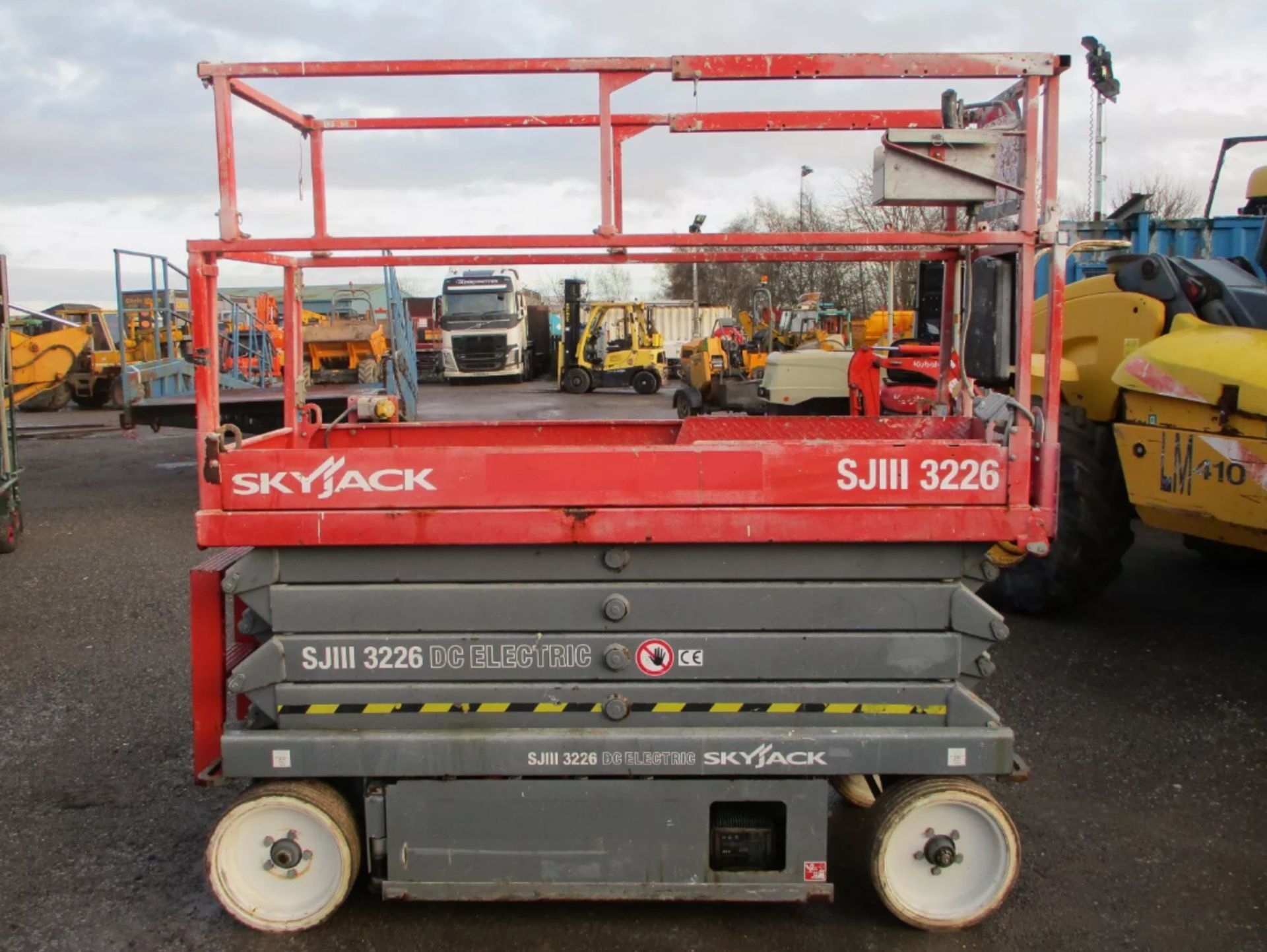 2012 SKYJACK SJ3226 SCISSOR LIFT - Image 7 of 11