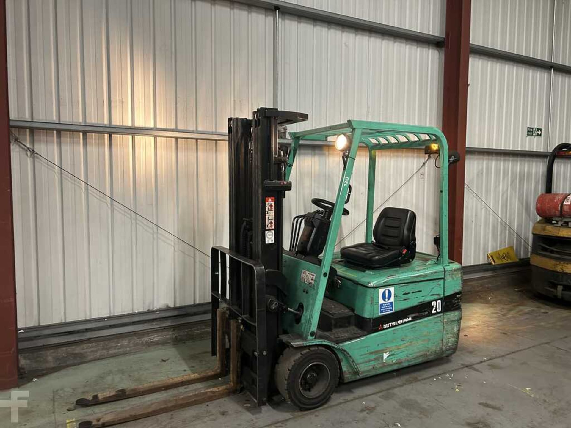 MITSUBISHI FB20KT ELECTRIC FORKLIFT TRUCK **(INCLUDES CHARGER)** - Image 2 of 6