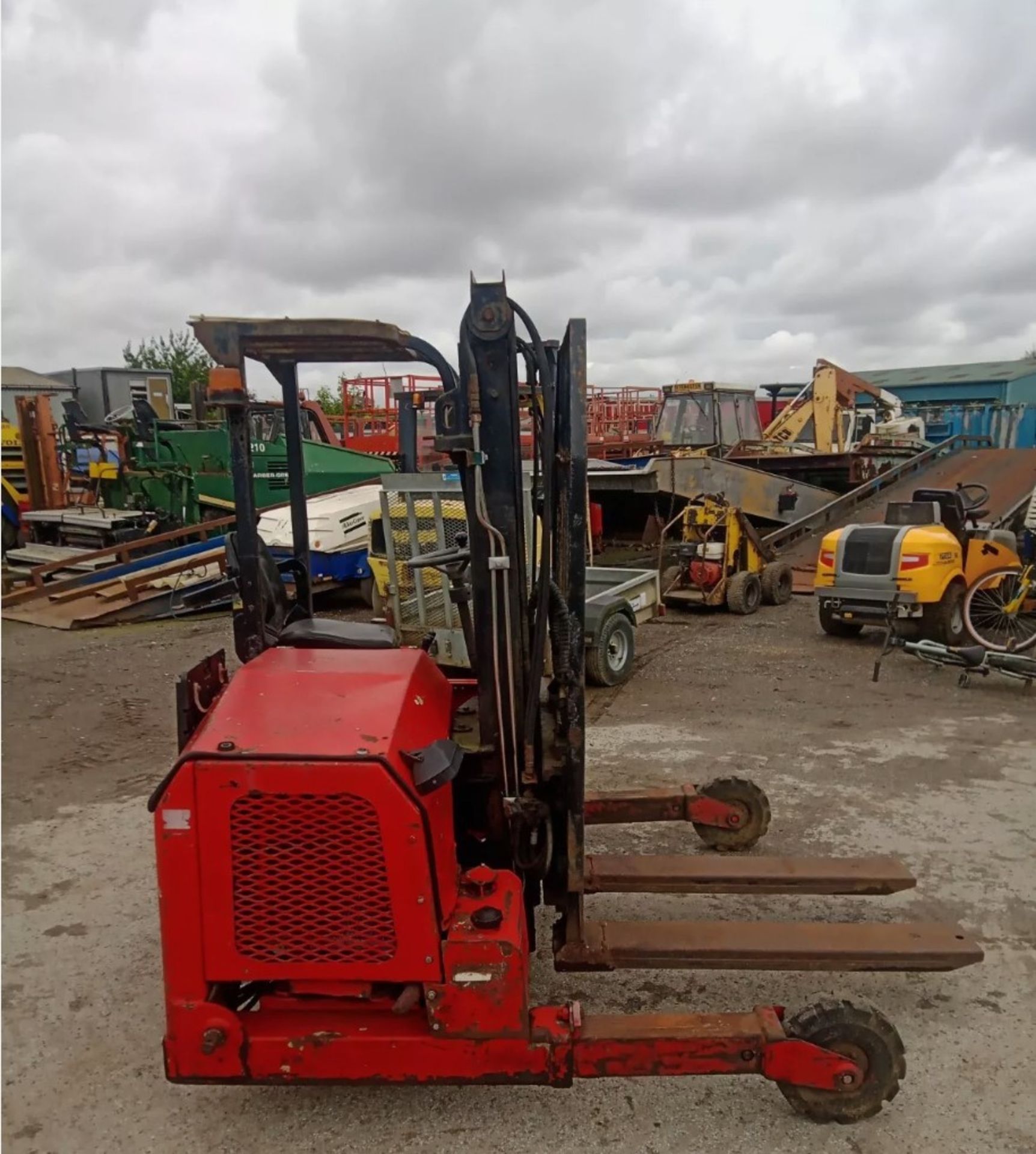 **SPECIAL CLEARANCE** MOFFETT MOUNTY M1501 FORKLIFT - Image 5 of 12