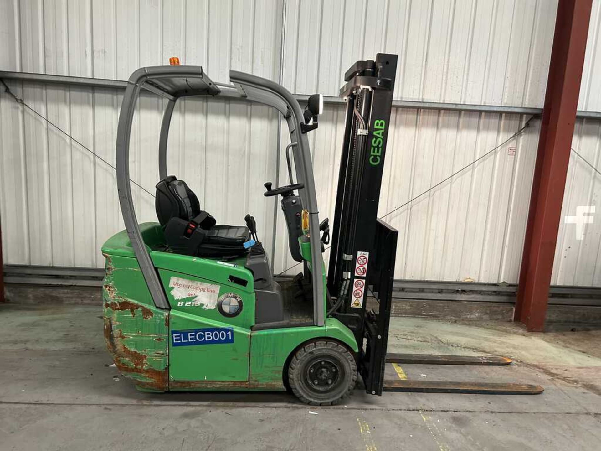 2017 CESAB ELECTRIC FORKLIFT - 3 WHEELS **(INCLUDES CHARGER)** - Image 5 of 6