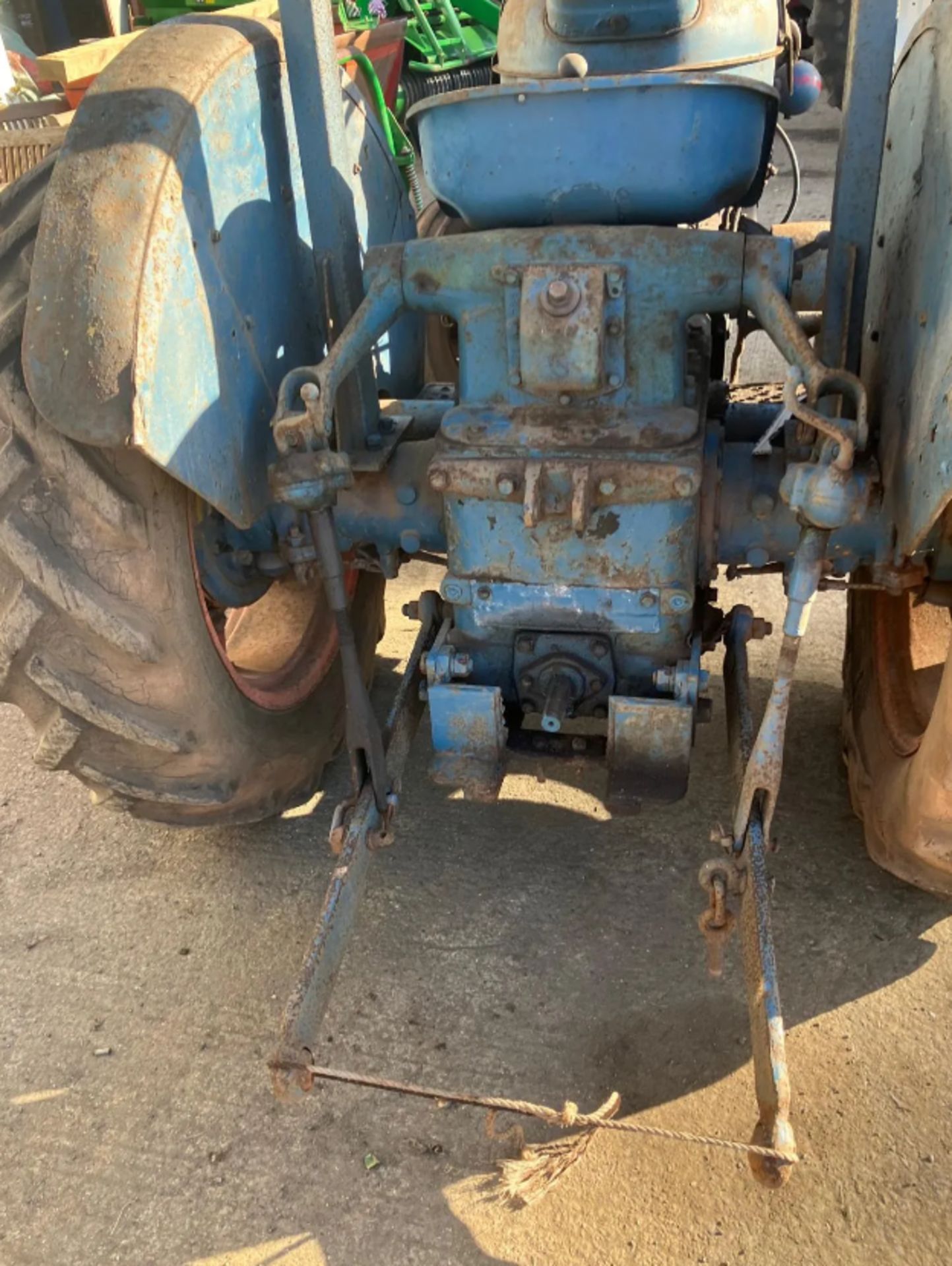 FORDSON MAJOR KFD TRACTOR >>--NO VAT ON HAMMER--<< - Image 9 of 25