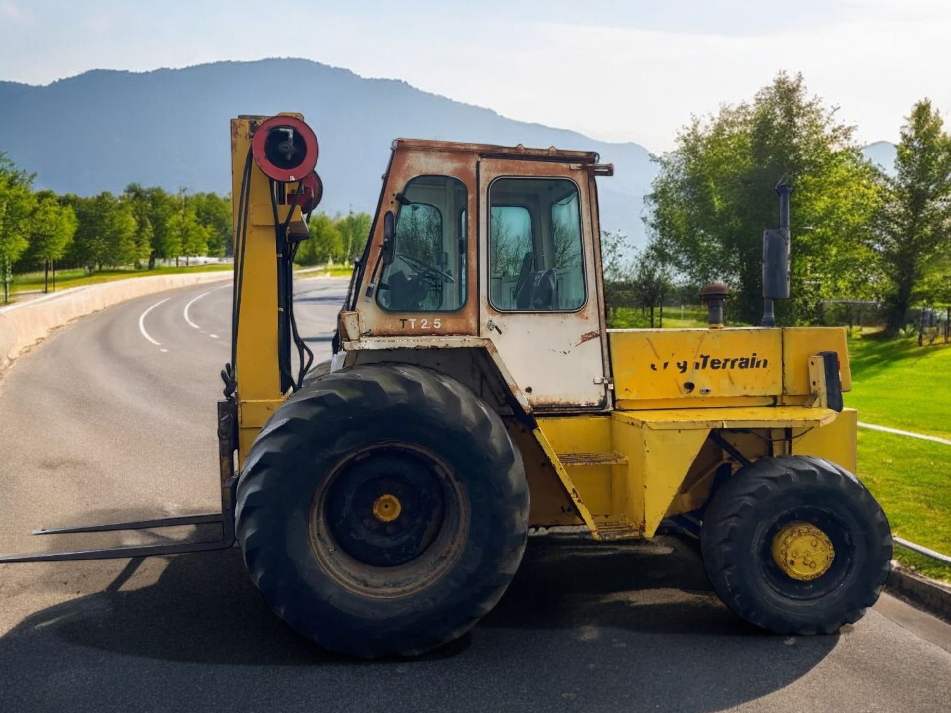 CLIMAX TT2.5 4WD DIESEL FORKLIFT >>--NO VAT ON HAMMER--<< - Image 5 of 12