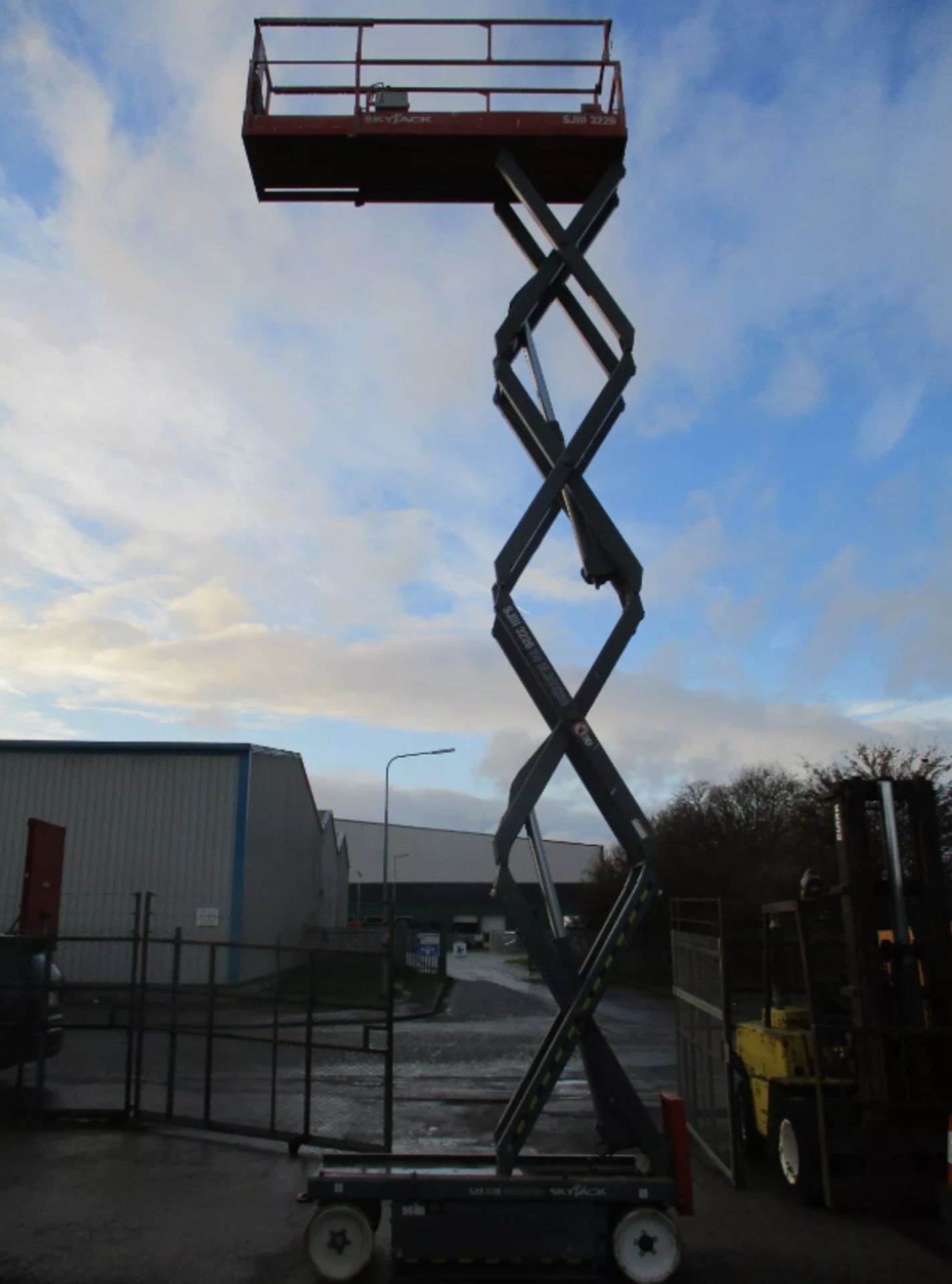 2012 SKYJACK SJ3226 SCISSOR LIFT - Image 2 of 11