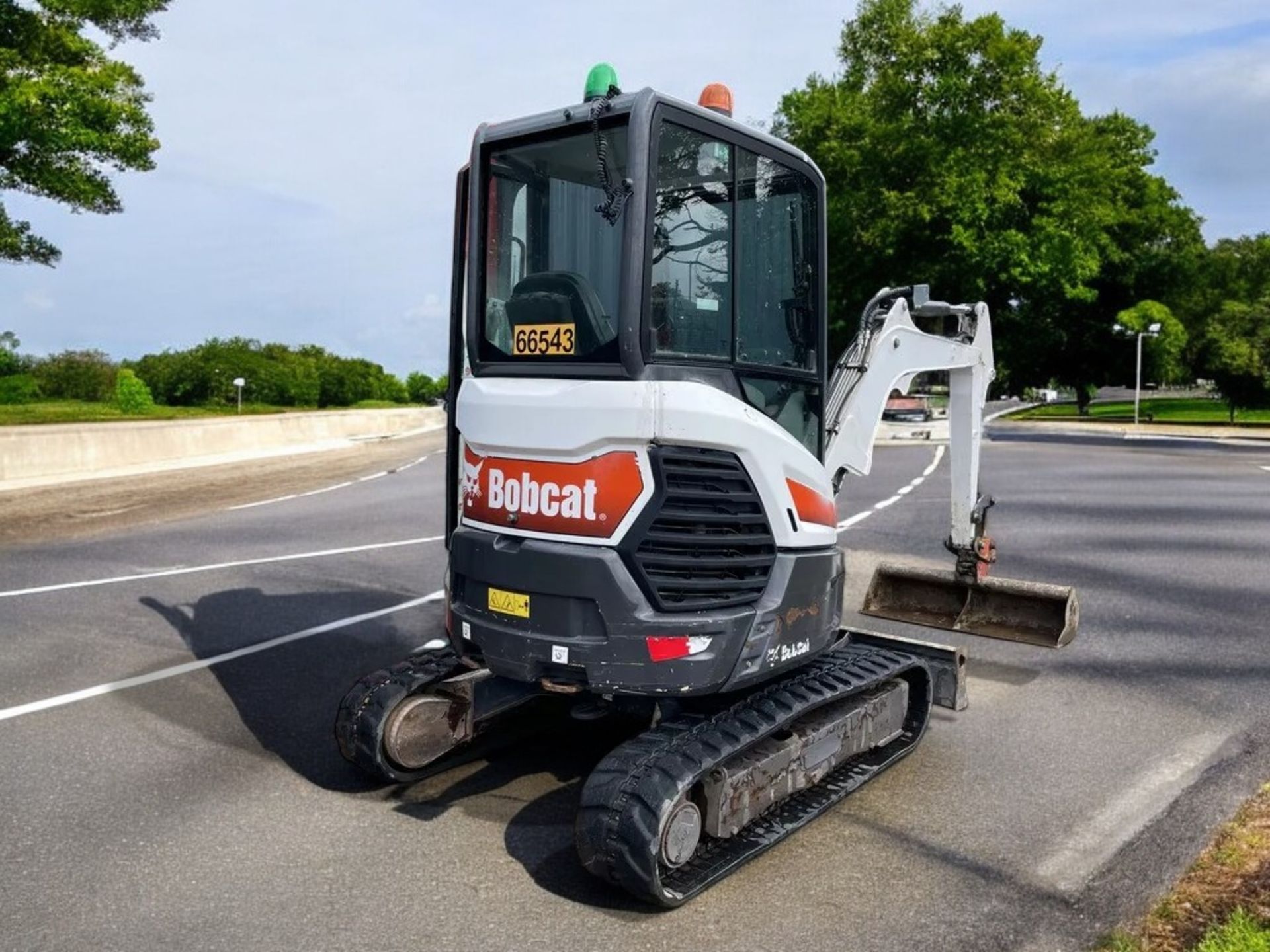 BOBCAT E26 2.6T MINI EXCAVATOR / DIGGER – 2020 - Image 2 of 12