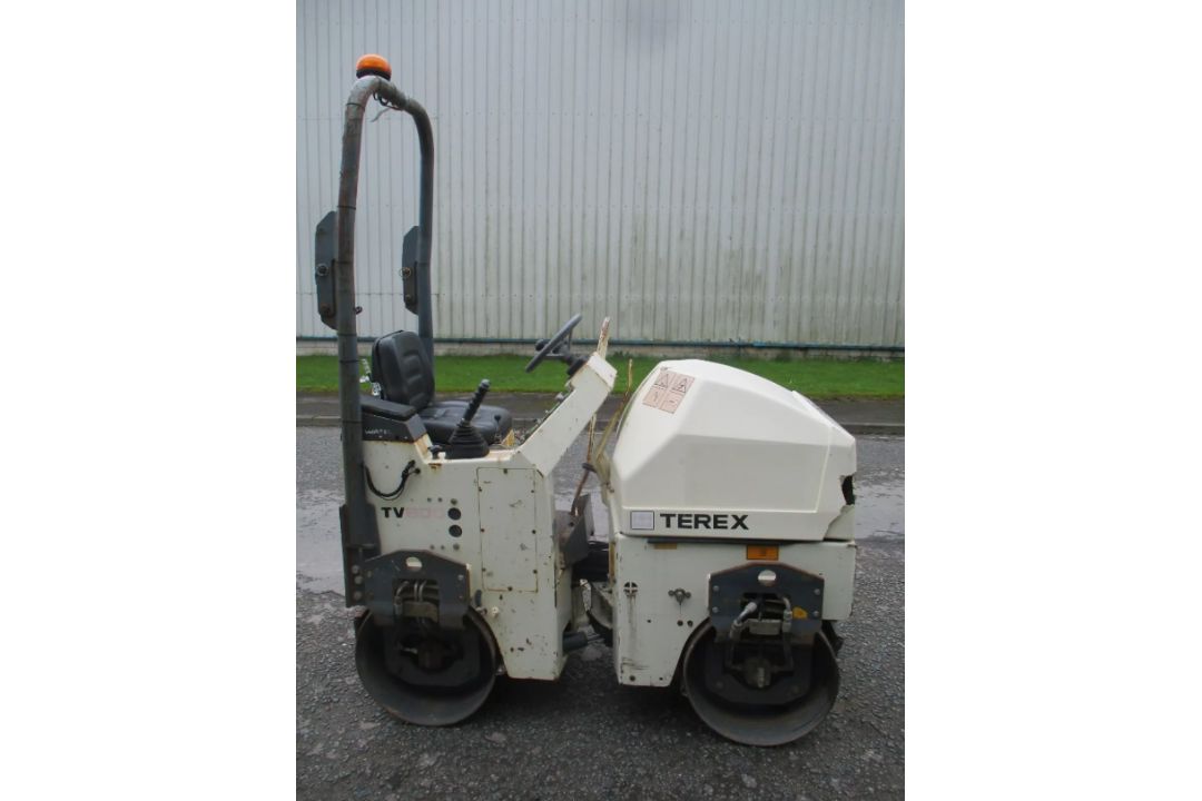 2010 TEREX TV800 VIBRATING ROLLER - Image 4 of 8
