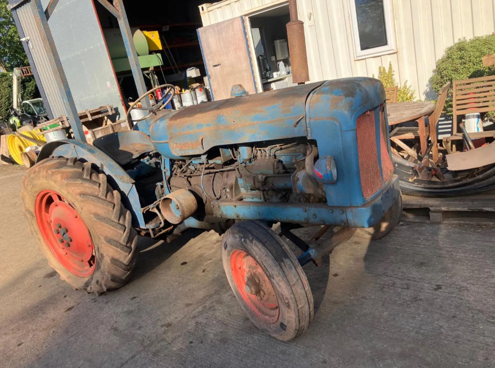 FORDSON MAJOR KFD TRACTOR >>--NO VAT ON HAMMER--<< - Image 6 of 25