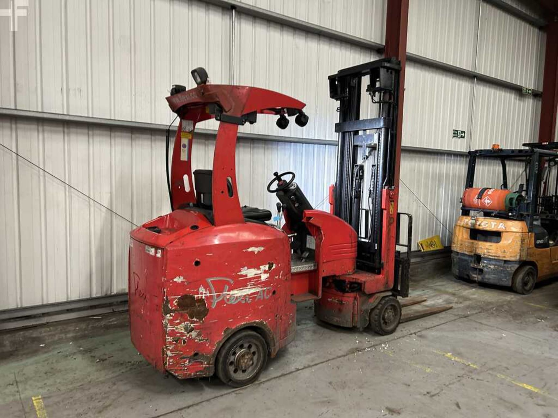 **(INCLUDES CHARGER)** FLEXI AC1000 ARTICULATED TRUCK / VNA (2018) - Image 5 of 5