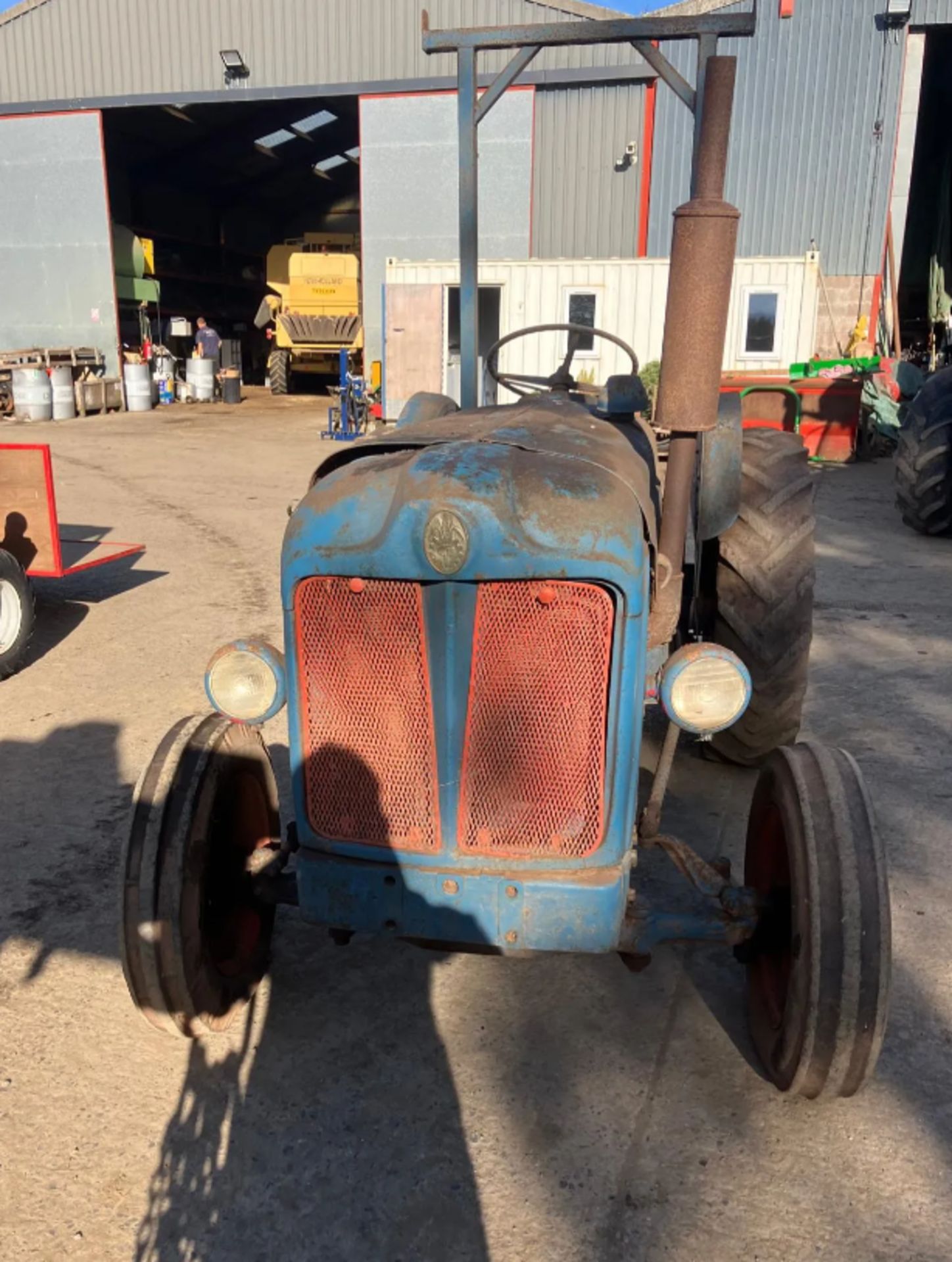 FORDSON MAJOR KFD TRACTOR >>--NO VAT ON HAMMER--<< - Image 25 of 25