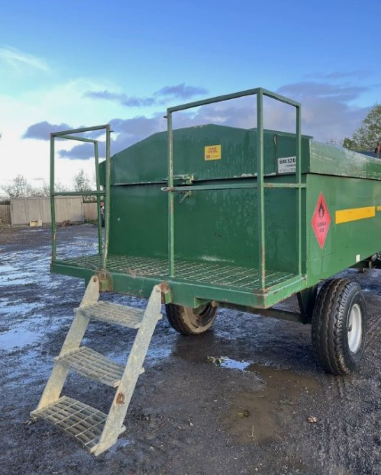 2020 6,700 LITRE BUNDED DIESEL BOWSER - PETROL ENGINE PUMP, FLOW METER, LOCKABLE - Image 7 of 8