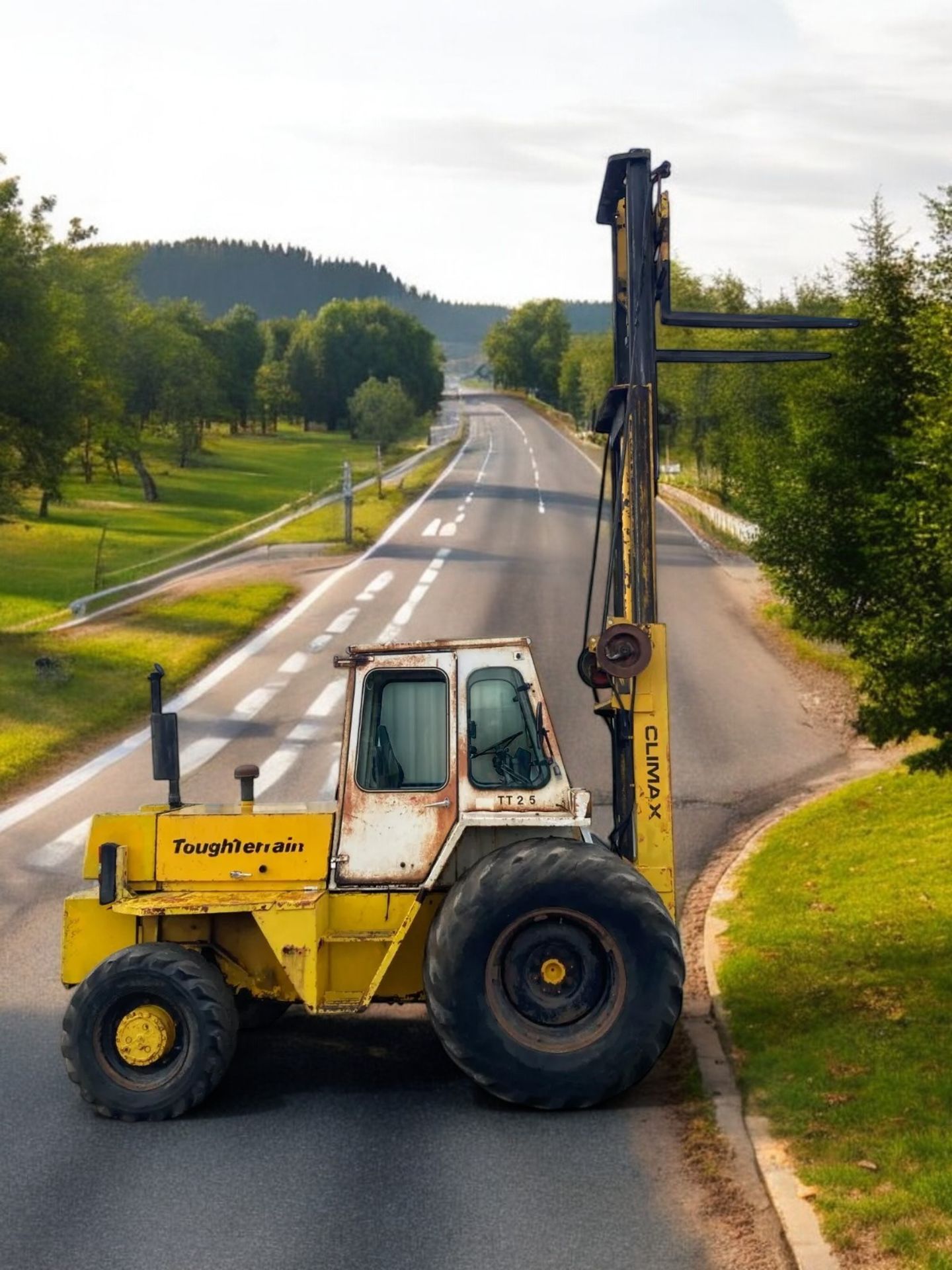 CLIMAX TT2.5 4WD DIESEL FORKLIFT >>--NO VAT ON HAMMER--<< - Image 9 of 12