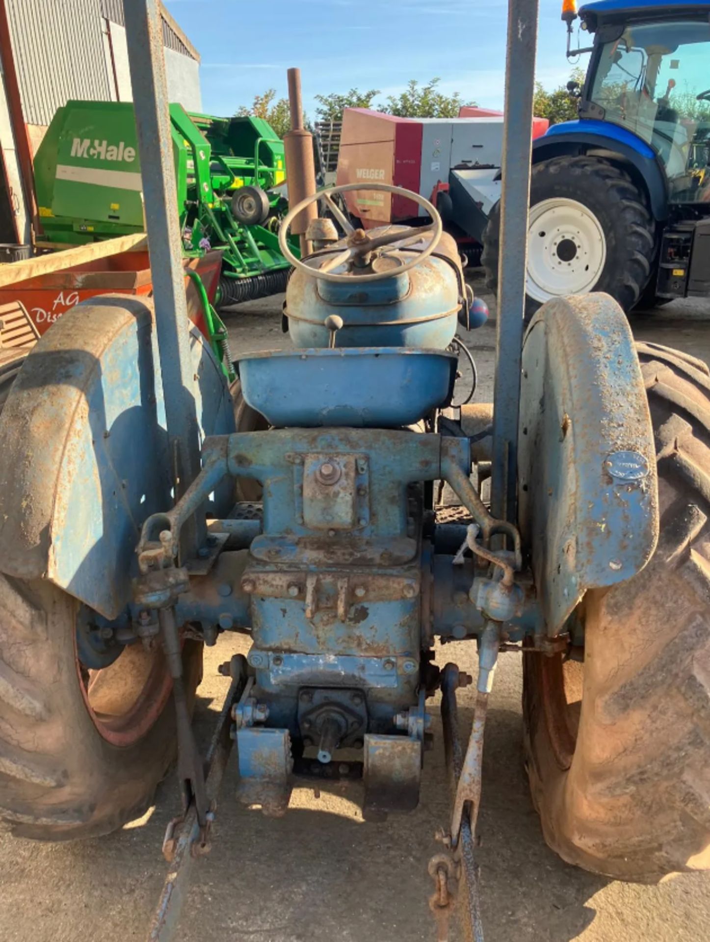 FORDSON MAJOR KFD TRACTOR >>--NO VAT ON HAMMER--<< - Image 5 of 25