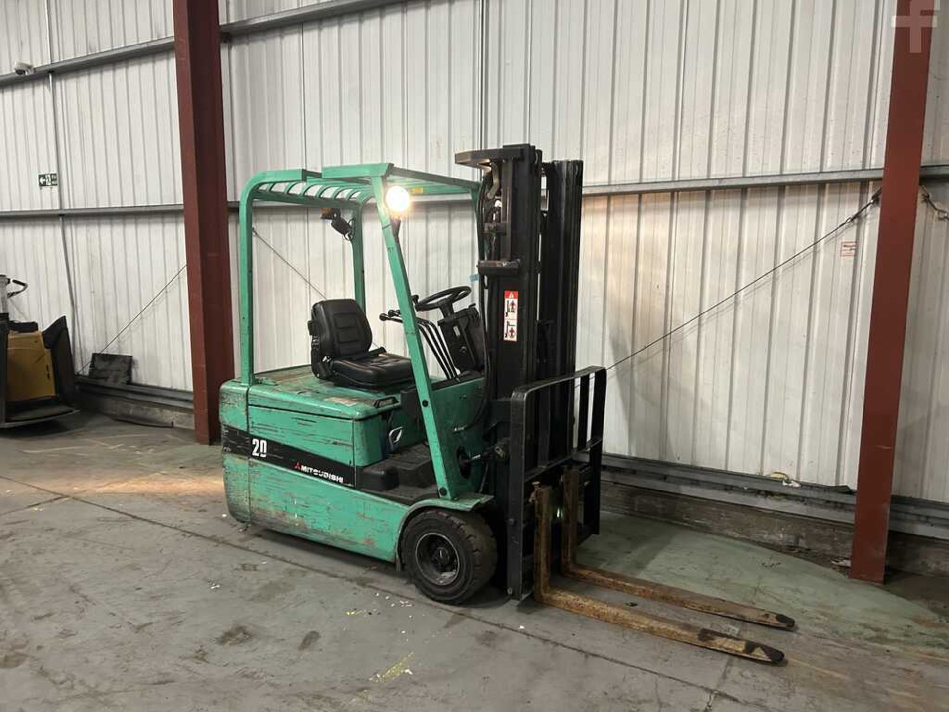 MITSUBISHI FB20KT ELECTRIC FORKLIFT TRUCK **(INCLUDES CHARGER)** - Image 4 of 6